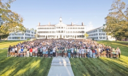 A photo of the Class of 2027 in their official Class photo in front of Dartmouth Hall