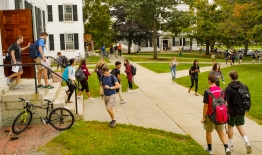A photo of students during class change in front of Dartmouth Hall