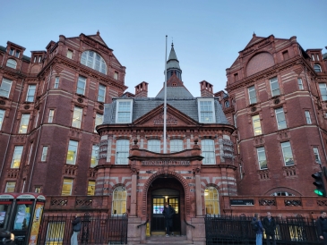University College London: a red brick building