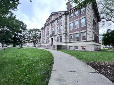 McNutt Hall, which houses the Dartmouth Admissions office on campus.