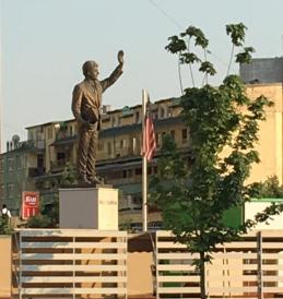 bill clinton statue kosovo