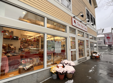 Red Kite Storefront, full mirrors showing the red white striped interior