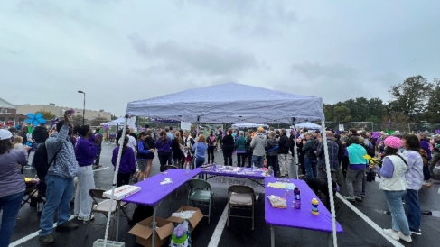 A picture of the crowd at the Upper Valley Walk to End Alzheimer's.