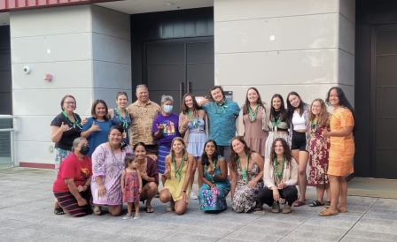 Image of Dartmouth Linguistics DSP students, faculty, facilitators, Micronesian community members, and Hilo community at closing ceremony of the program in March 2022.