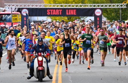 The crowded starting line of the CHaD Half Marathon