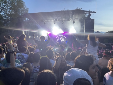 Saint Motel on the Gold Coast Lawn