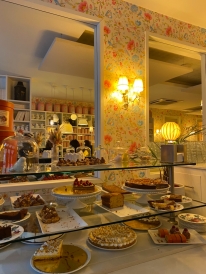 A picture of the delicious pastry selection at the Au Jardin des Thés cafe.