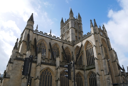 an image of the Bath Abbey in Bath, England