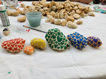 rainbow heart rocks 6 rocks aiwth rainbow hearts painted on them