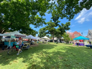 A panoramic view of the Amherst Farmers market.