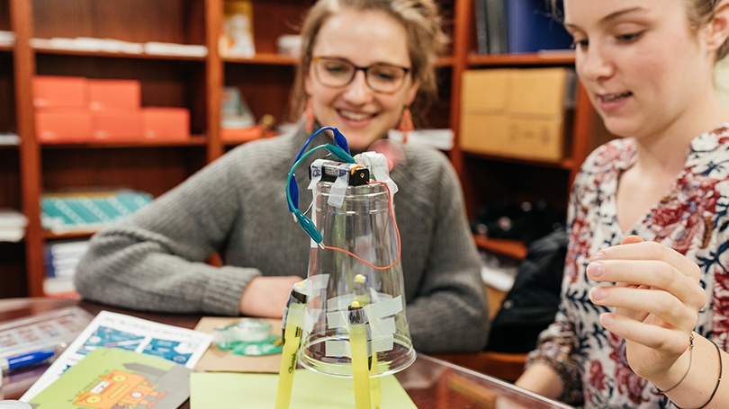 Sonia Rowley '19, left, and Sophie Lenihan '20