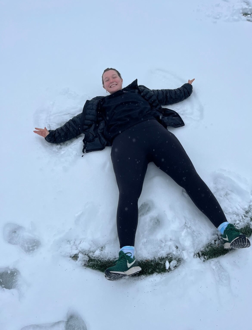 Jamie '23 enjoying the Hanover snow 