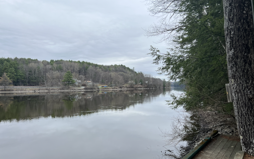 Picture of the connecticut river from the shore