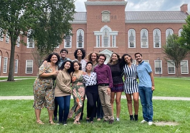 Brazilian freshmen in front of Baker Berry Library