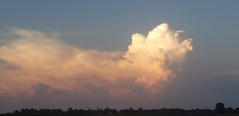 Photo of a towering cumulonimbus cloud