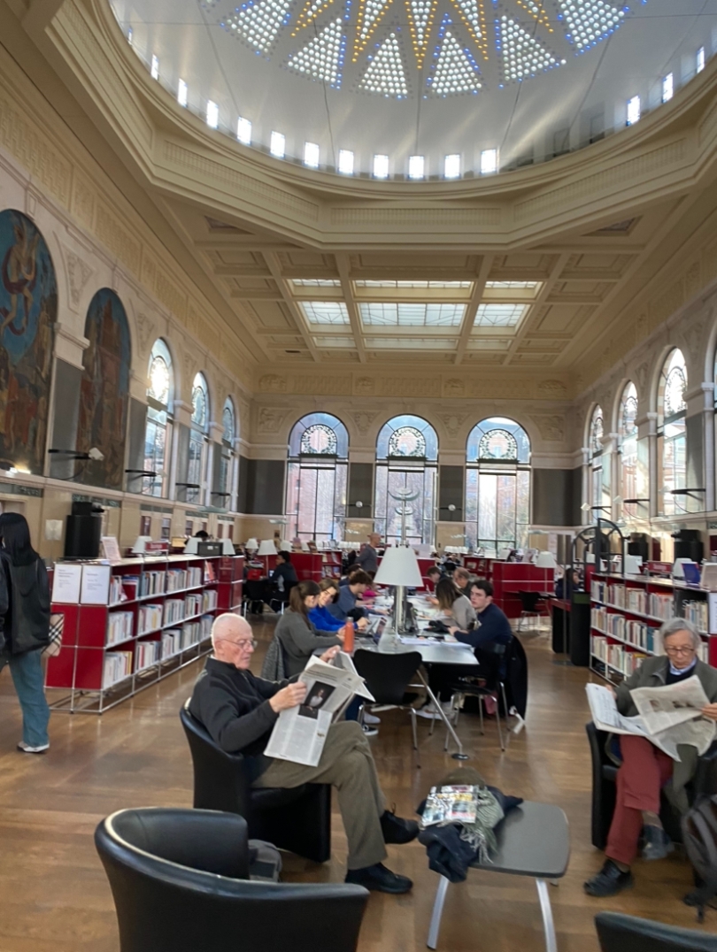 A picture of the amazing interieur of the Bibliotheque (library) D'Etude Et du Patrimoine.