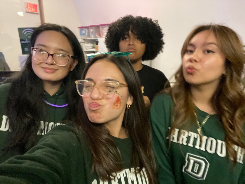 4 girls taking a selfie