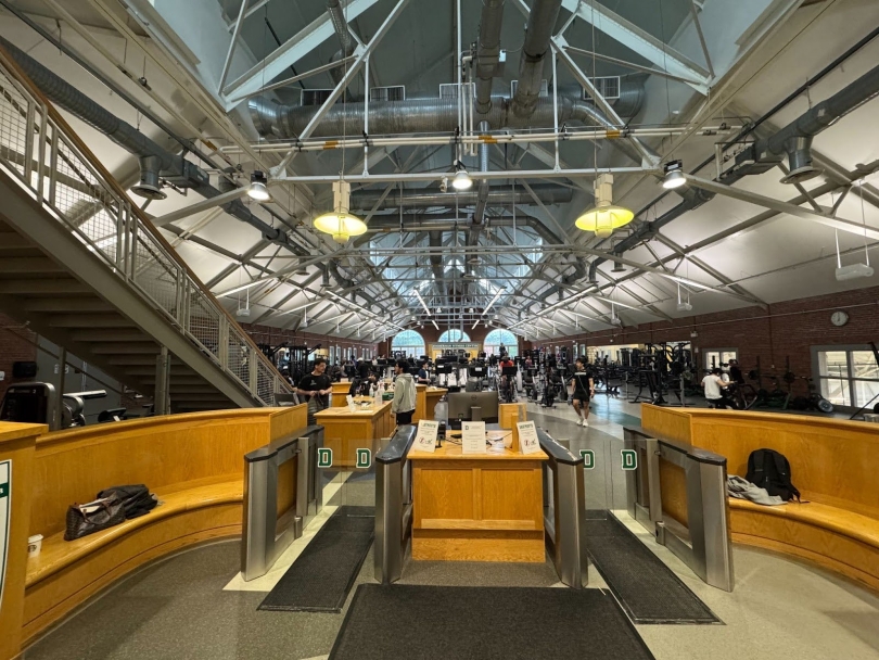 A picture of the Dartmouth Alumni Gym Main floor with weight machines and cardio machines