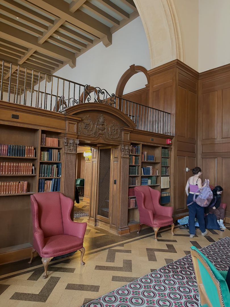 Picture of a library with chairs in it.