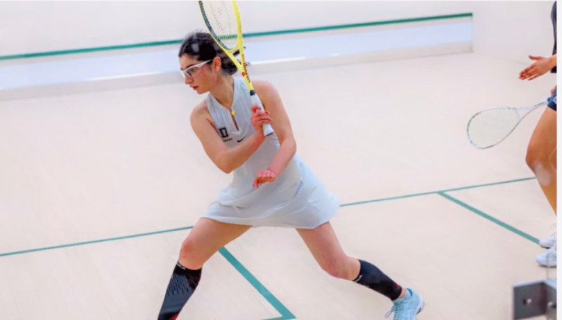 girl playing squash