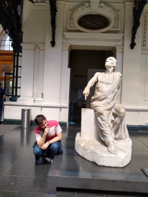 Gui is afraid of Art