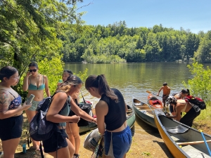 Disembarked students on Gilman's Island get ready for a picnic!