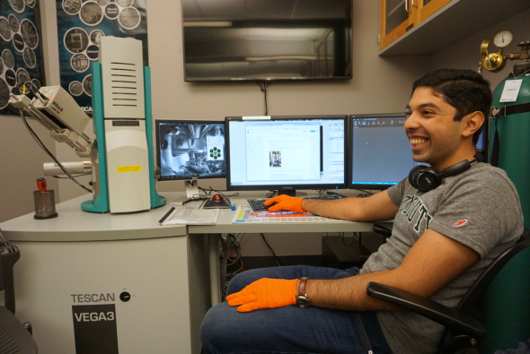 Ebrahim using the Scanning Electron Microscope Ebrahim using the SEM