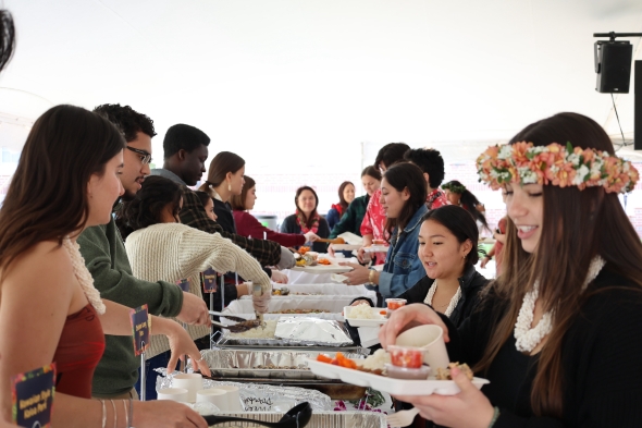 Hōkūpaʻa members serving food!