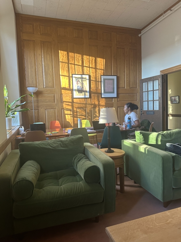 Picture of a library with chairs and a table. 