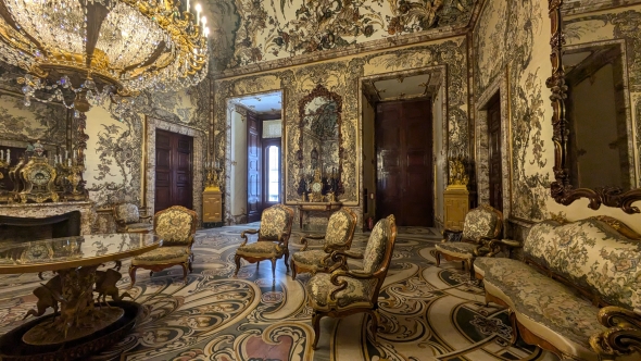 This was one of my favorite rooms in the royal palace.