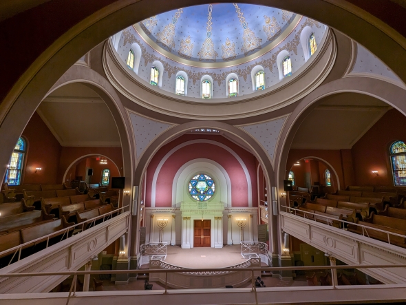 Synagogue Seating and Stage